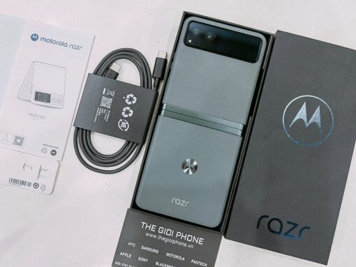 Motorola Razr 2023 green 8